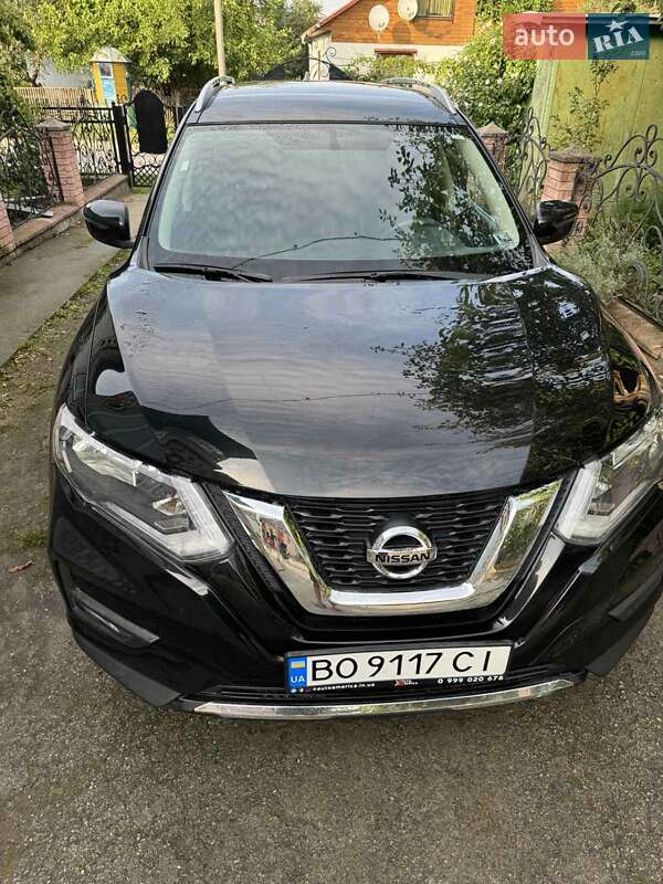 Позашляховик / Кросовер Nissan Rogue 2017 в Гусятині