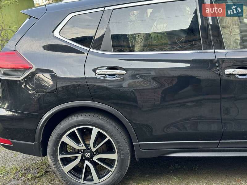 Позашляховик / Кросовер Nissan Rogue 2017 в Гусятині