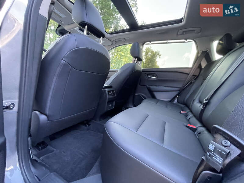 Позашляховик / Кросовер Nissan Rogue 2024 в Києві