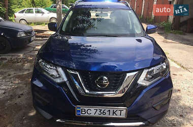 Внедорожник / Кроссовер Nissan Rogue 2018 в 