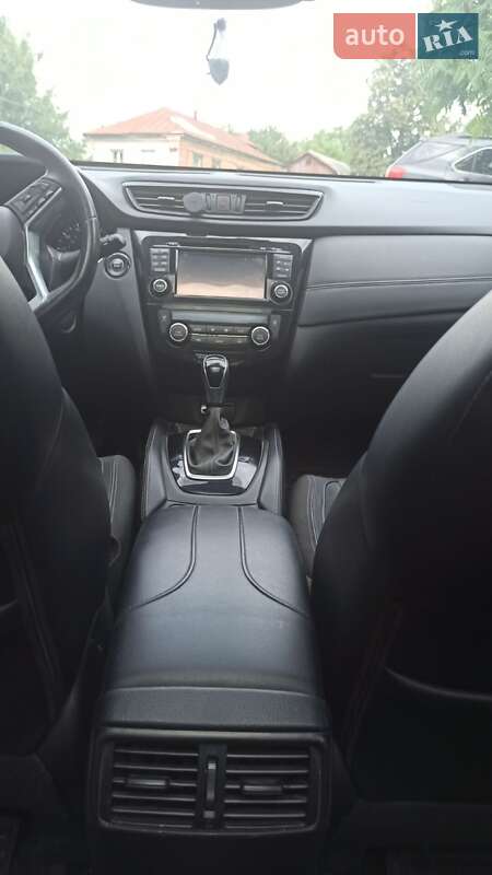 Позашляховик / Кросовер Nissan Rogue 2017 в Чернігові