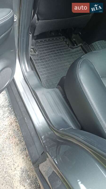 Позашляховик / Кросовер Nissan Rogue 2017 в Чернігові