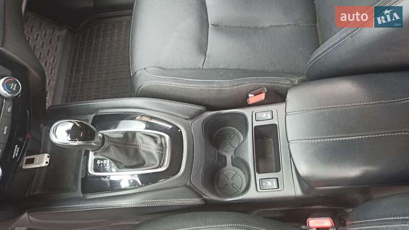 Позашляховик / Кросовер Nissan Rogue 2017 в Чернігові