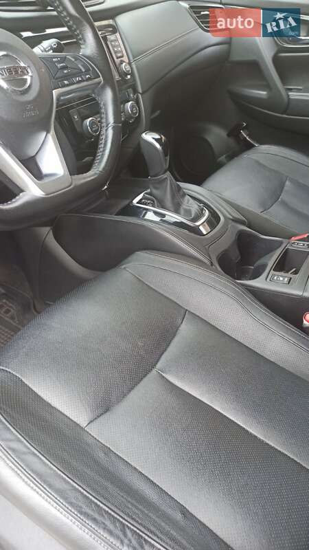 Позашляховик / Кросовер Nissan Rogue 2017 в Чернігові