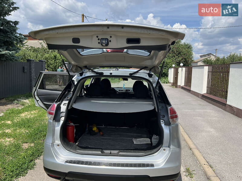 Позашляховик / Кросовер Nissan Rogue 2015 в Полтаві