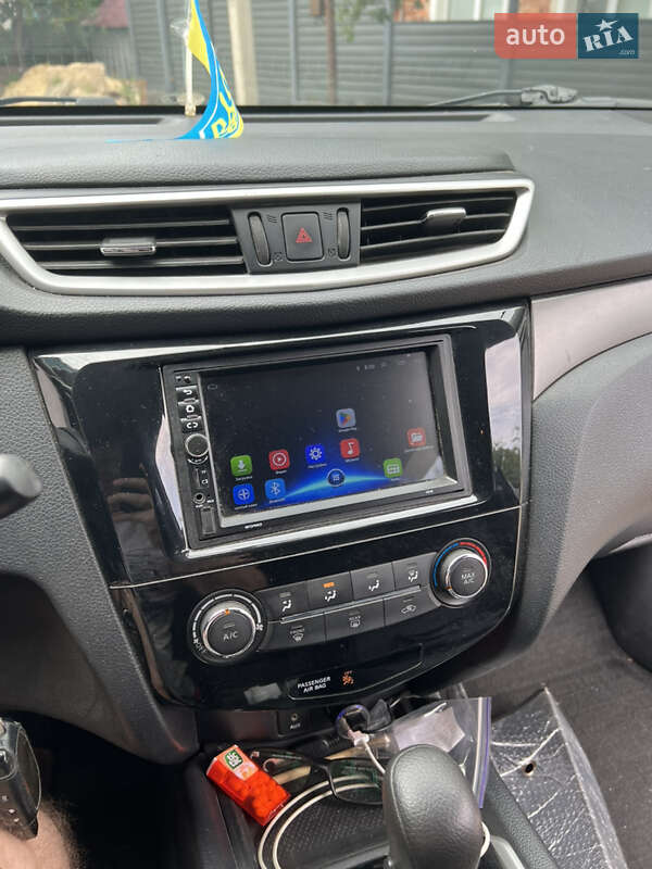 Позашляховик / Кросовер Nissan Rogue 2015 в Полтаві