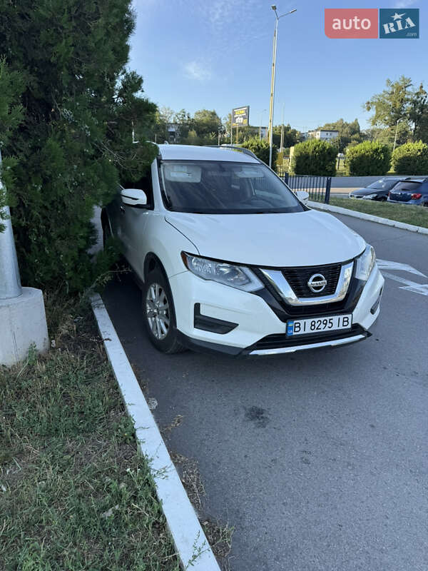 Позашляховик / Кросовер Nissan Rogue 2016 в Полтаві