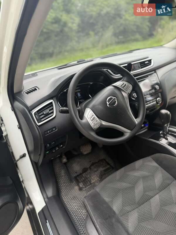 Внедорожник / Кроссовер Nissan Rogue 2016 в Каменец-Подольском