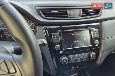 Внедорожник / Кроссовер Nissan Rogue 2017 в 