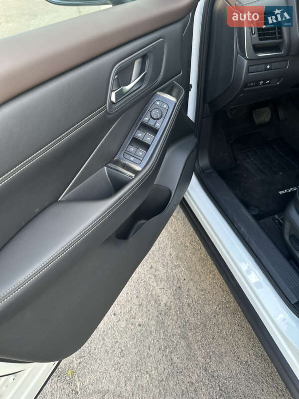 Внедорожник / Кроссовер Nissan Rogue 2023 в Лубнах