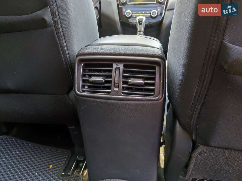 Внедорожник / Кроссовер Nissan Rogue 2018 в Жидачове