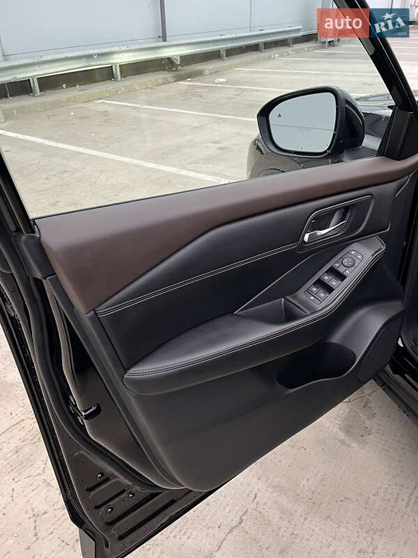 Позашляховик / Кросовер Nissan Rogue 2023 в Києві