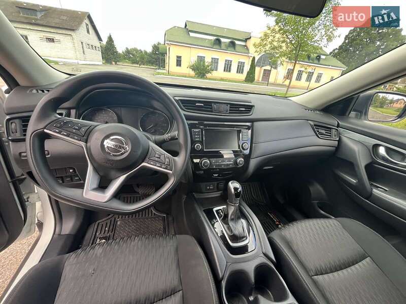 Внедорожник / Кроссовер Nissan Rogue 2018 в Галиче