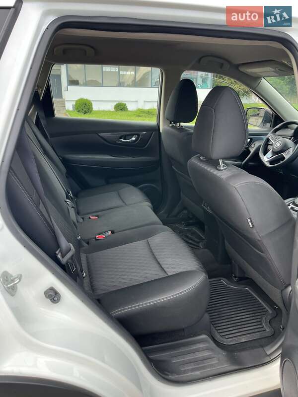 Внедорожник / Кроссовер Nissan Rogue 2018 в Галиче