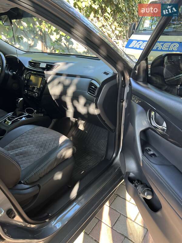 Внедорожник / Кроссовер Nissan Rogue 2017 в Мукачево