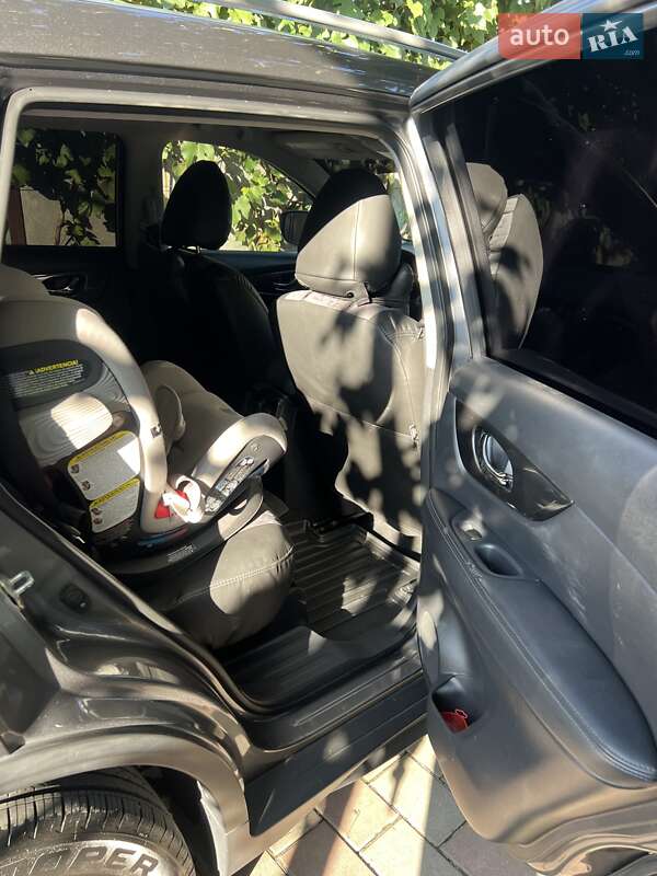 Внедорожник / Кроссовер Nissan Rogue 2017 в Мукачево