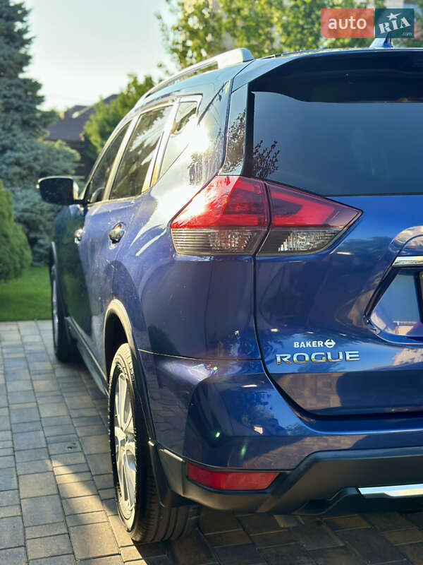 Внедорожник / Кроссовер Nissan Rogue 2017 в Виннице
