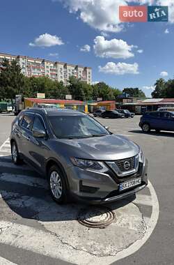 Внедорожник / Кроссовер Nissan Rogue 2017 в 