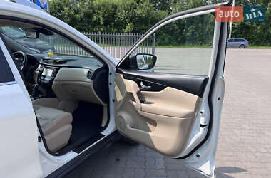Внедорожник / Кроссовер Nissan Rogue 2017 в 