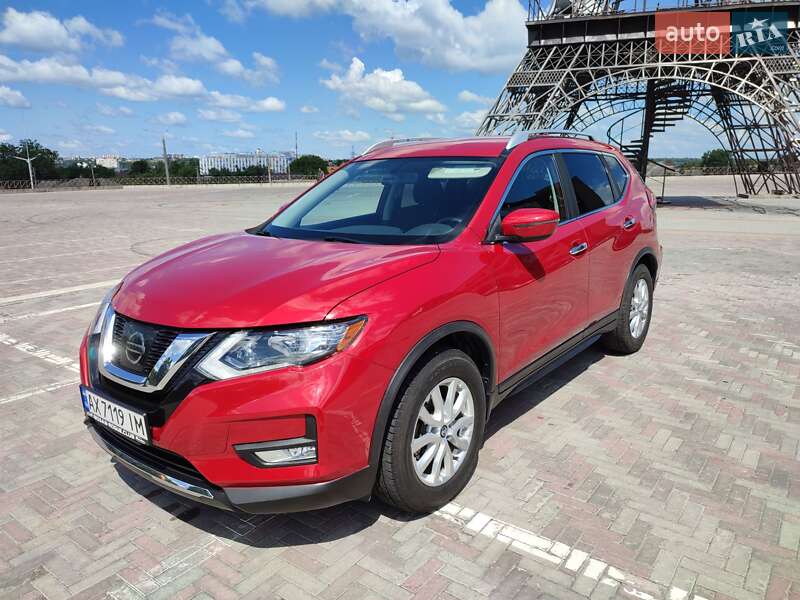 Внедорожник / Кроссовер Nissan Rogue 2017 в Харькове