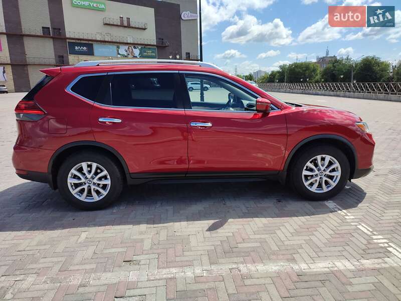 Внедорожник / Кроссовер Nissan Rogue 2017 в Харькове