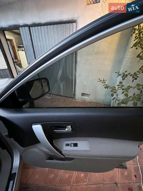 Внедорожник / Кроссовер Nissan Rogue 2007 в Новоселице