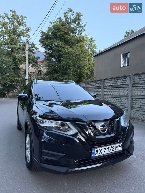 Внедорожник / Кроссовер Nissan Rogue 2017 в Харькове