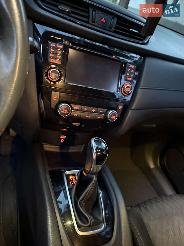 Внедорожник / Кроссовер Nissan Rogue 2017 в Харькове