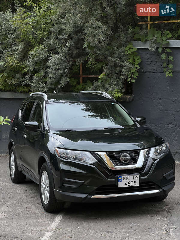 Внедорожник / Кроссовер Nissan Rogue 2017 в Ровно