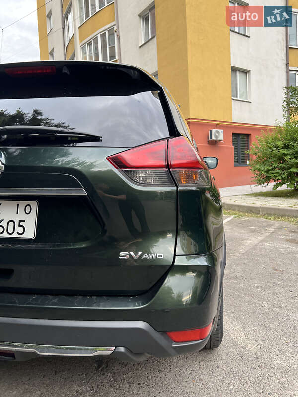 Внедорожник / Кроссовер Nissan Rogue 2017 в Ровно