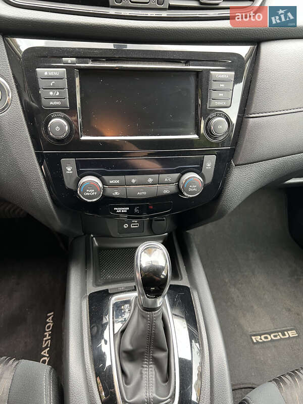 Внедорожник / Кроссовер Nissan Rogue 2017 в Ровно