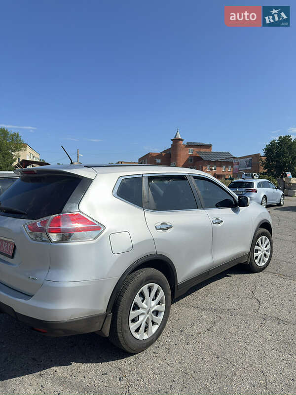Внедорожник / Кроссовер Nissan Rogue 2016 в Полтаве