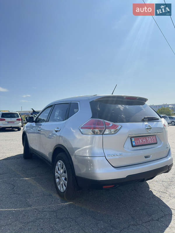 Внедорожник / Кроссовер Nissan Rogue 2016 в Полтаве