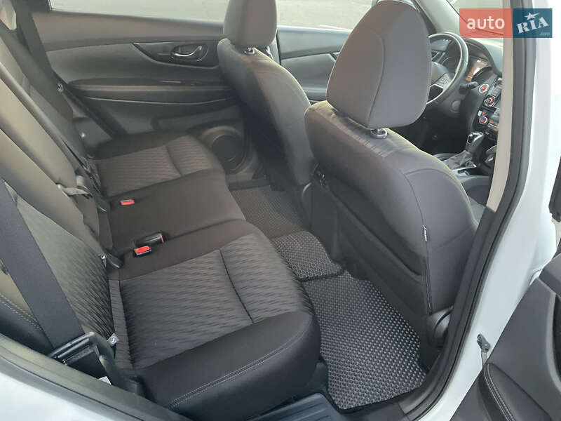 Внедорожник / Кроссовер Nissan Rogue 2018 в Киеве