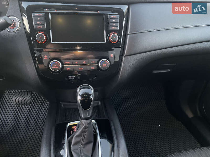 Внедорожник / Кроссовер Nissan Rogue 2018 в Киеве