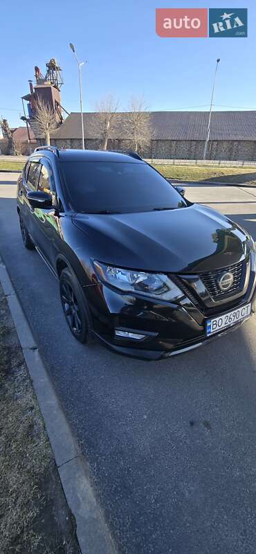 Внедорожник / Кроссовер Nissan Rogue 2017 в Киеве