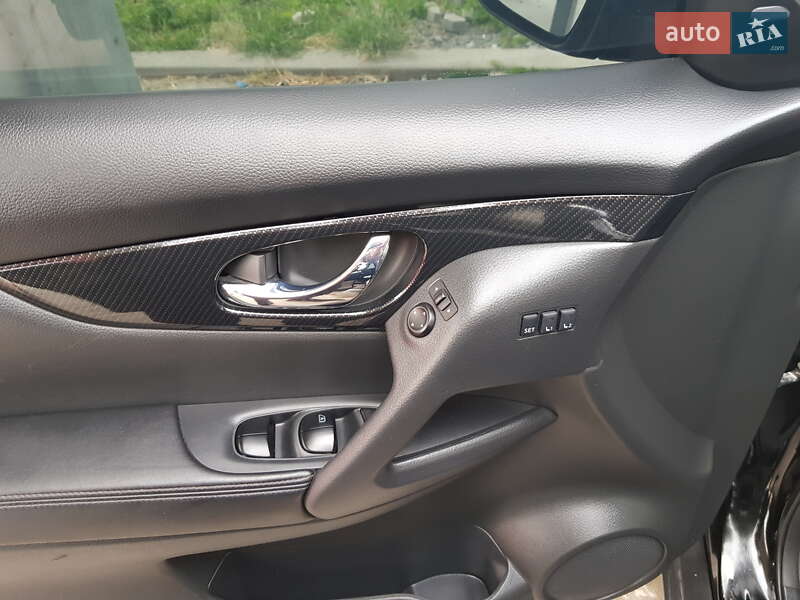 Внедорожник / Кроссовер Nissan Rogue 2017 в Киеве