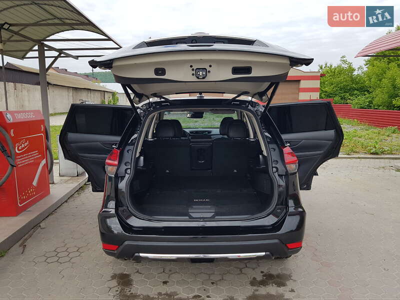 Внедорожник / Кроссовер Nissan Rogue 2017 в Киеве