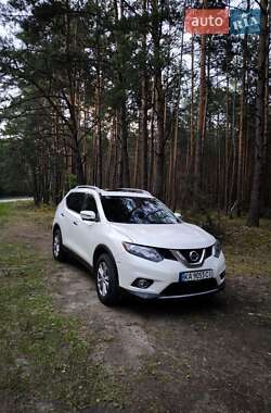 Внедорожник / Кроссовер Nissan Rogue 2016 в Киеве