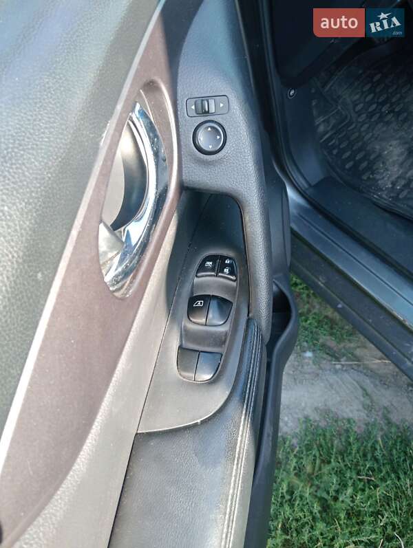 Позашляховик / Кросовер Nissan Rogue 2016 в Вороновиці