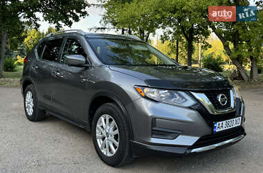 Внедорожник / Кроссовер Nissan Rogue 2016 в Смеле