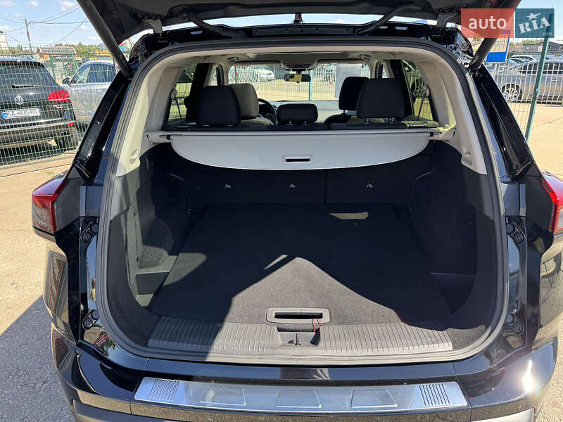 Позашляховик / Кросовер Nissan Rogue 2024 в Києві