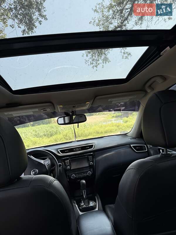 Позашляховик / Кросовер Nissan Rogue 2016 в Ізюмі