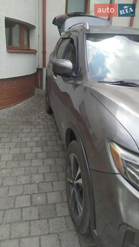 Внедорожник / Кроссовер Nissan Rogue 2017 в Львове