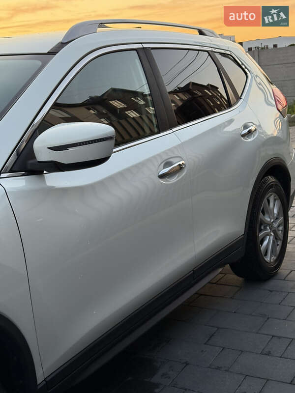 Внедорожник / Кроссовер Nissan Rogue 2017 в Киеве