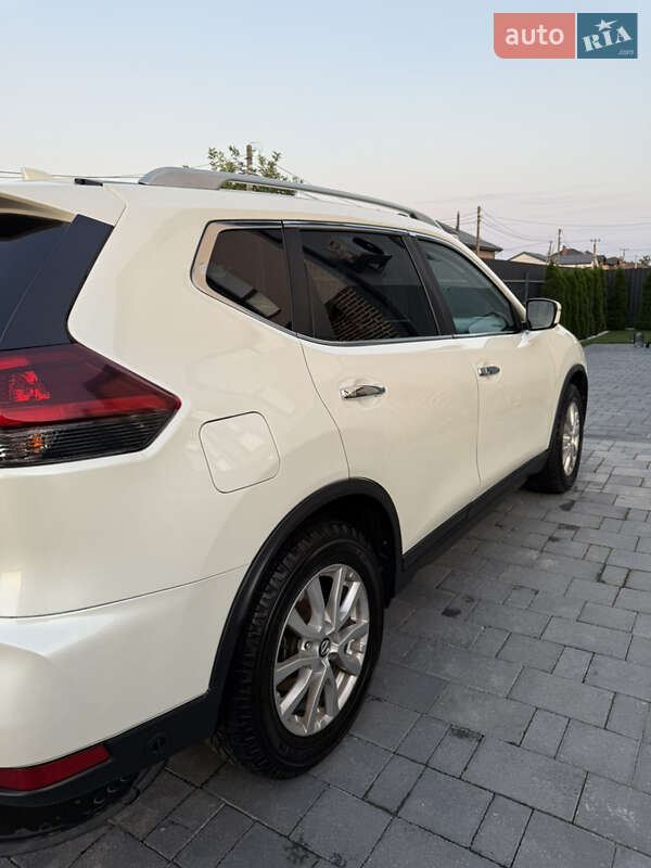 Внедорожник / Кроссовер Nissan Rogue 2017 в Киеве