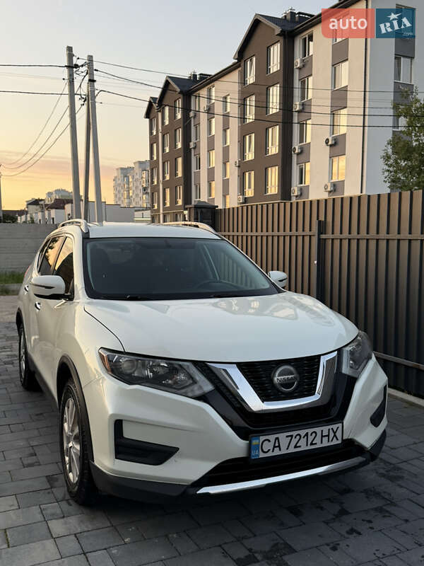 Внедорожник / Кроссовер Nissan Rogue 2017 в Киеве