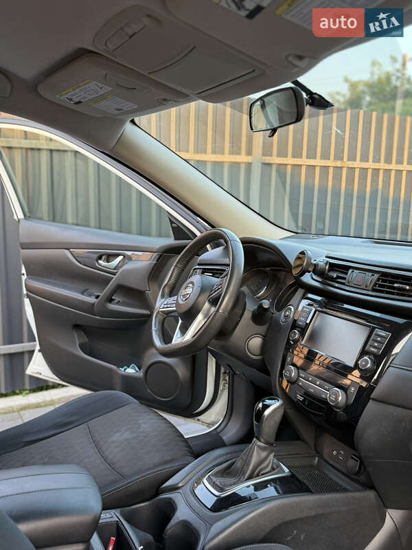 Внедорожник / Кроссовер Nissan Rogue 2017 в Киеве