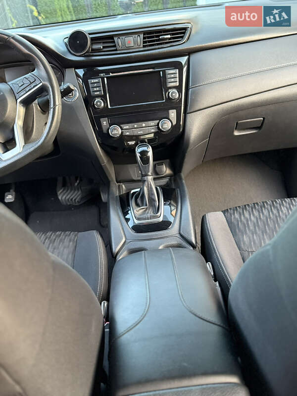 Внедорожник / Кроссовер Nissan Rogue 2017 в Киеве