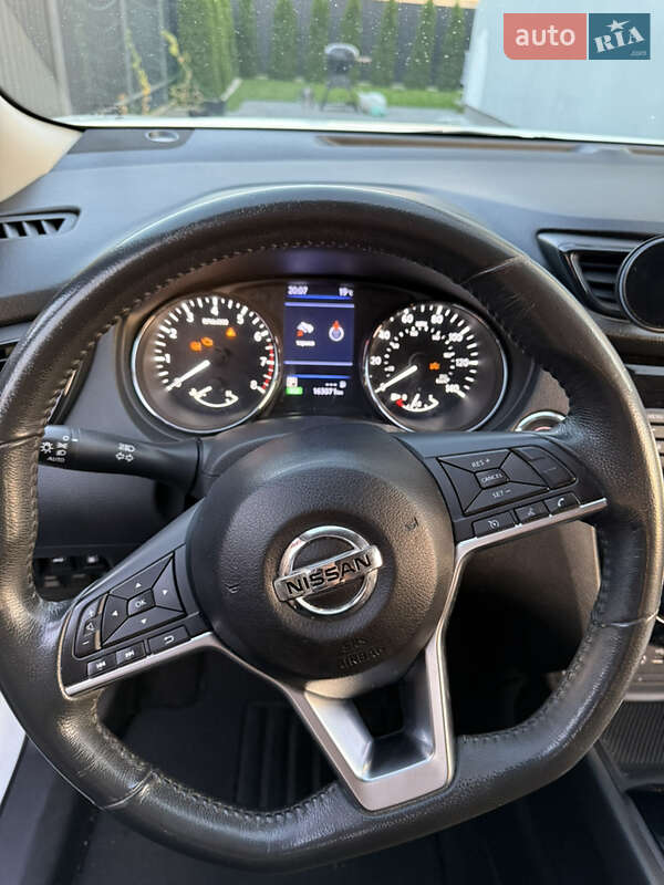 Внедорожник / Кроссовер Nissan Rogue 2017 в Киеве
